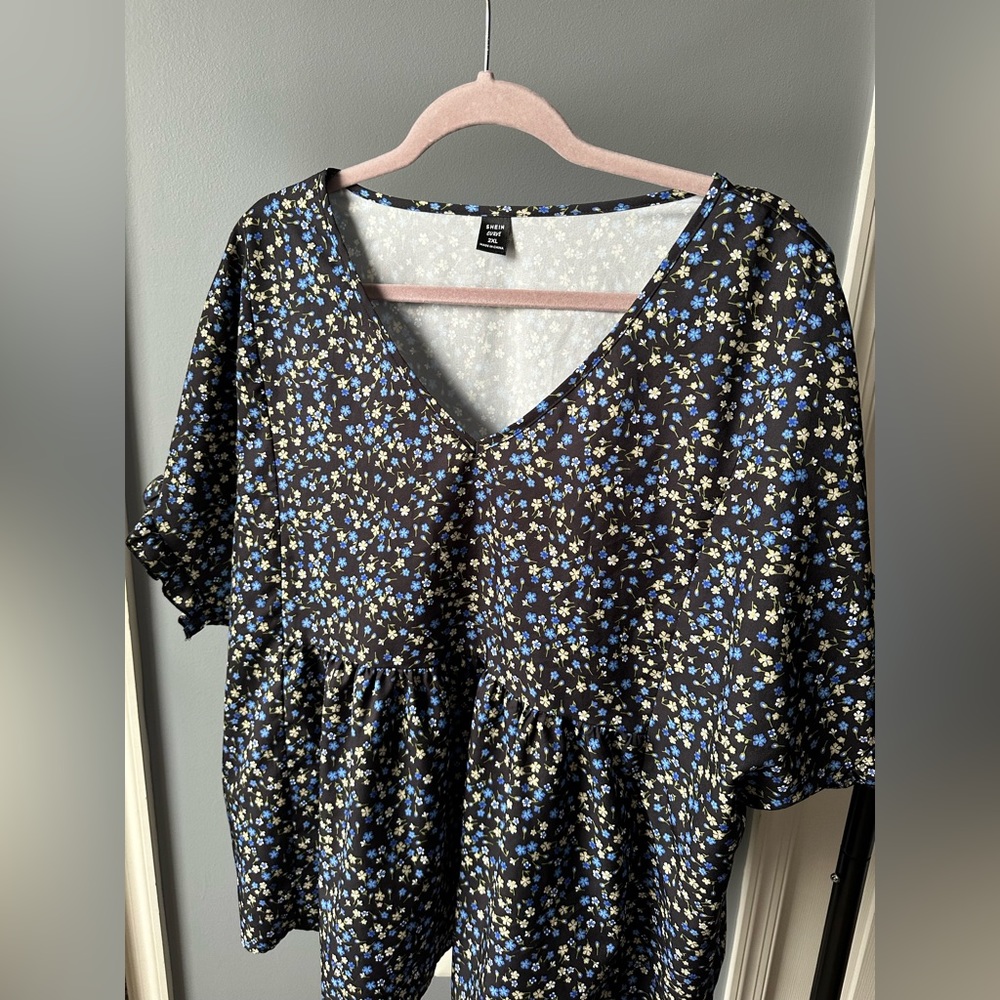 SHEIN Curve 2XL Floral Top Never Worn